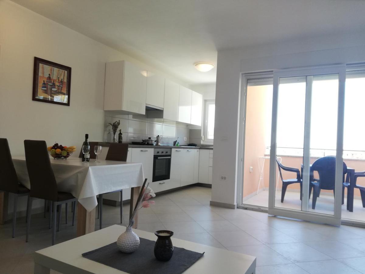 Apartment Oleander Lovrecica-residence With Pool
