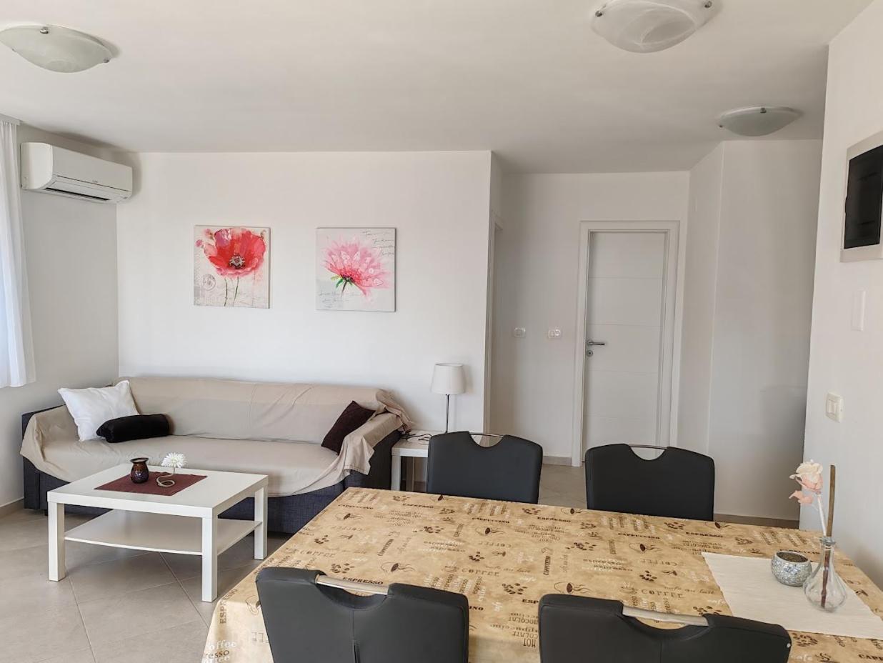 Oleander Lovrecica-residence With Pool Apartment *