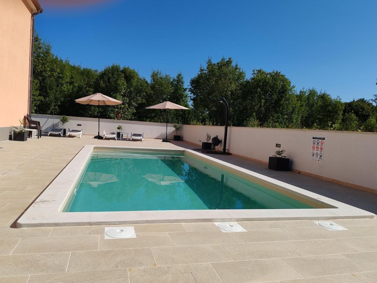 Apartma Oleander Lovrecica-residence With Pool *